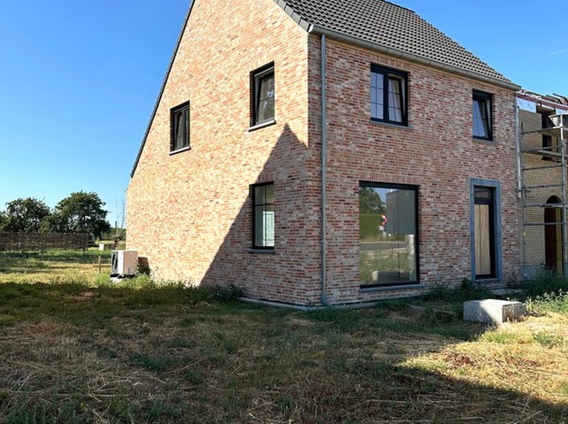 Huis te koop in Arisdonk 105,
                    9950 Waarschoot