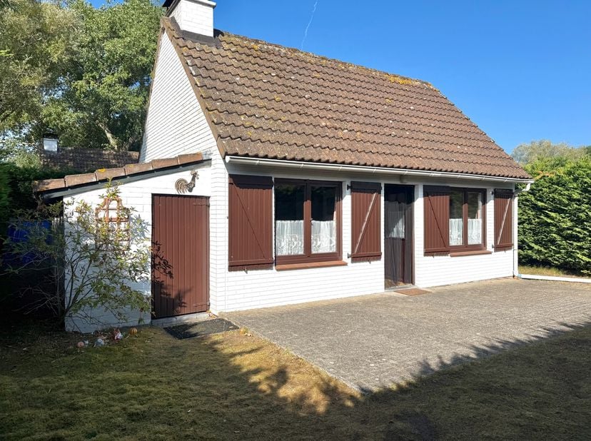 Sunparks Oostduinkerke - Nette visserwoning met tuintje rondomrond. Indeling: Leefruimte, open keuken met voldoende opbergruimte; 2 slaapkamers en bad