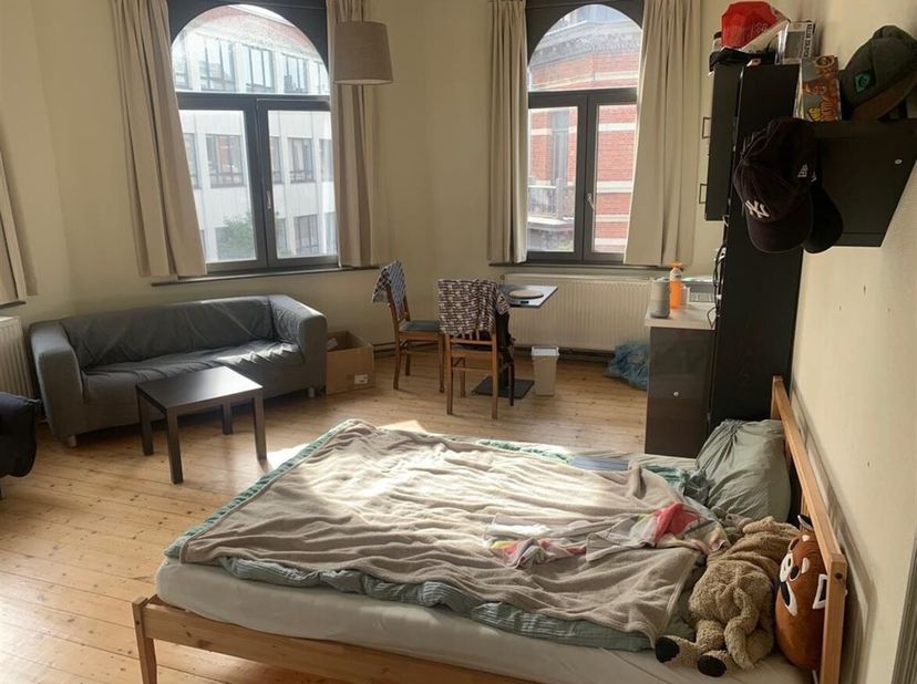 ENKEL VOOR STUDENTEN - ONLY FOR STUDENTS <br />
Deze studentenkamer is centraal gelegen in Antwerpen. De kamer beschikt over een lavabo. De keuken en