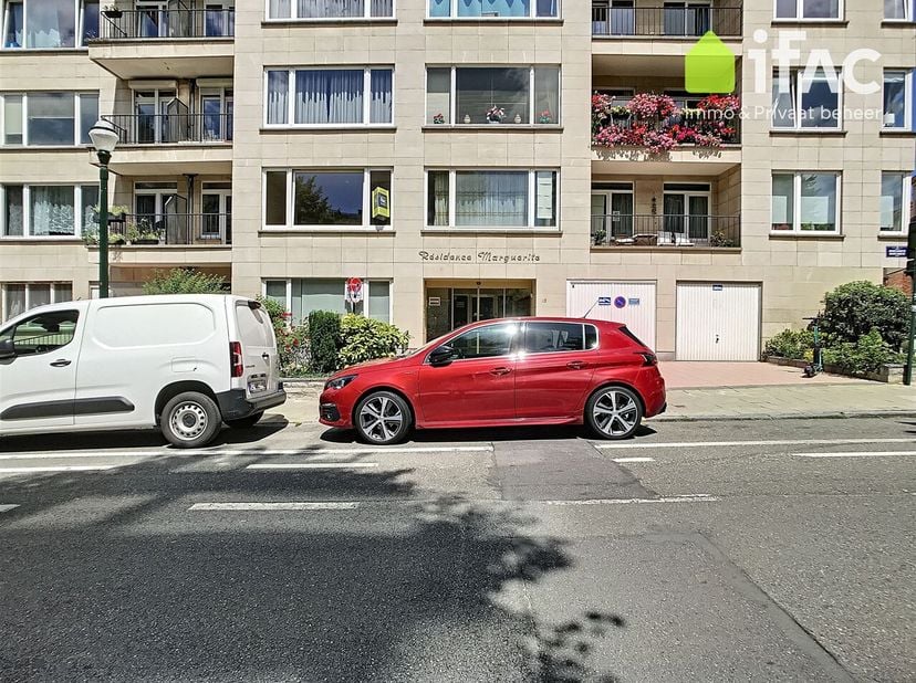 Aangenaam en heel goed gelegen 3 slaapkamer appartement, op wandelafstand van de Europese instanties. <br />
Het appartement bevindt zich op de 1e ver