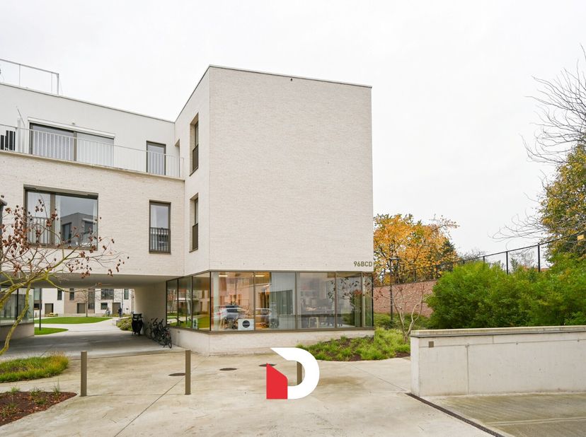 Bien professionnel à louer
                    à 8200 Sint-Michiels