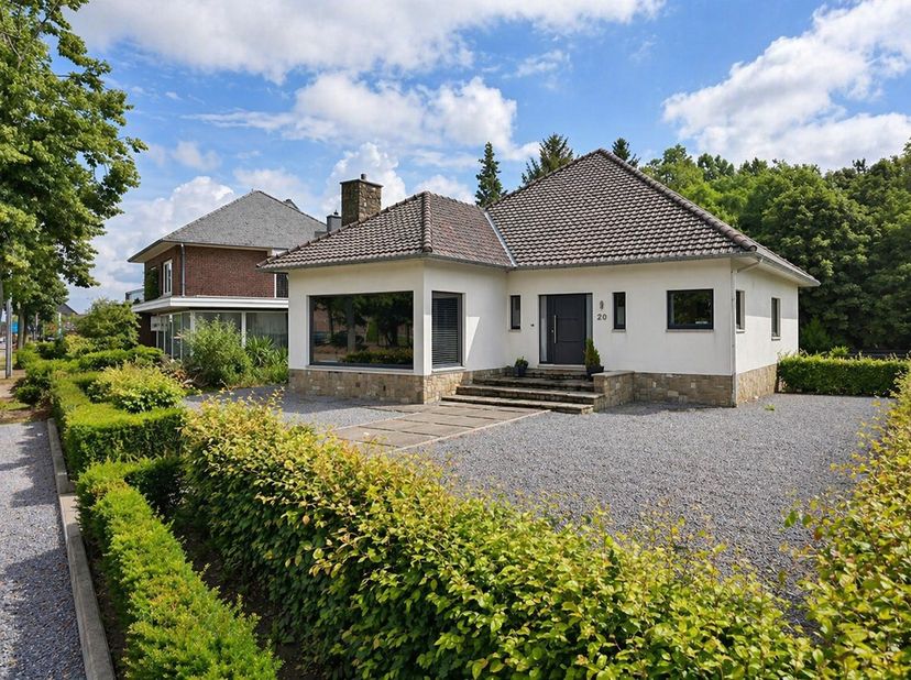 Instapklare woning op een perceel van ruim 8 are met gezellige tuin op een strategische ligging nabij alle voorzieningen<br />
<br />
Gezinswoning met
