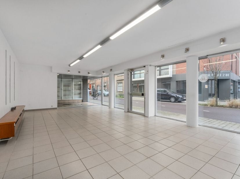 Bedrijfsvastgoed te koop in Schutterijstraat 17,
                    9800 Deinze