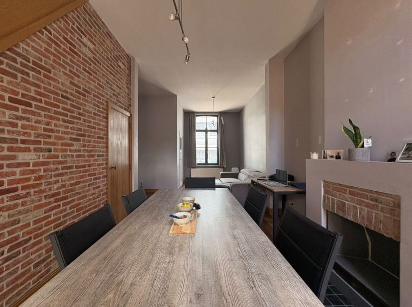 Maison de ville prête à emménager, avec 2 chambres, un garage et une petite cour, située dans le centre de Herentals<br />
Situation : Emplacement trè