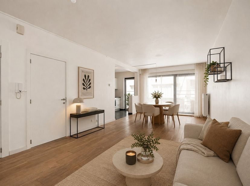 Op zoek naar een instapklaar appartement op een toplocatie? Dit lichtrijke en recent gerenoveerde appartement op de eerste verdieping combineert comfo