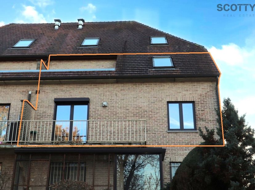<br />
<br />
<br />
<br />
<br />
<br />
Zeer goed gelegen duplex appartement op de 2de verdieping, op 5 minuten wandelafstand van het station en het