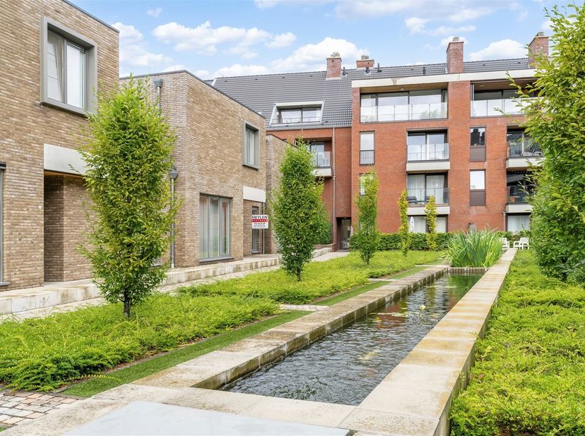 Te Huur in het centrum van Diepenbeek<br />
<br />
Ligging: Het gelijkvloerse appartement is uitstekend gelegen in het midden van het centrum van Di