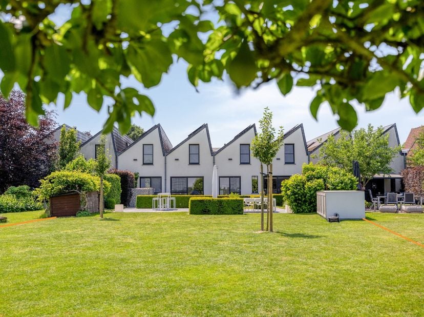 Propriété unique, prête à emménager et pleine de caractère, située dans un bâtiment classé dans la campagne d'Aaigem. Cette maison exceptionnelle se c