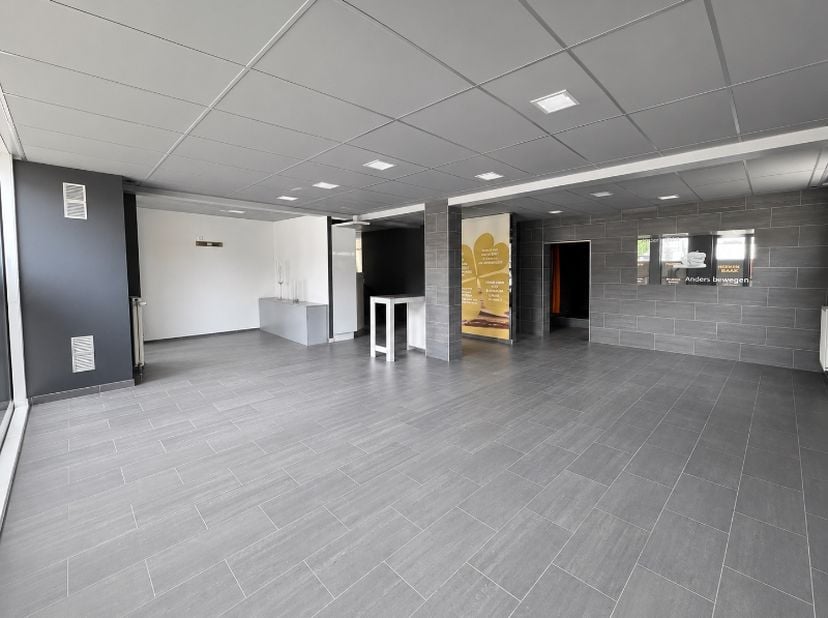 Bien professionnel à louer
                    à 9120 Beveren-Waas