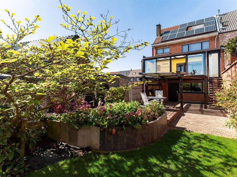 Instapklare bel-etagewoning met zonnige tuin en uitbreidingsmogelijkheden<br />
Gelegen op een vlotte en centrale locatie in Boom bevindt zich deze ve