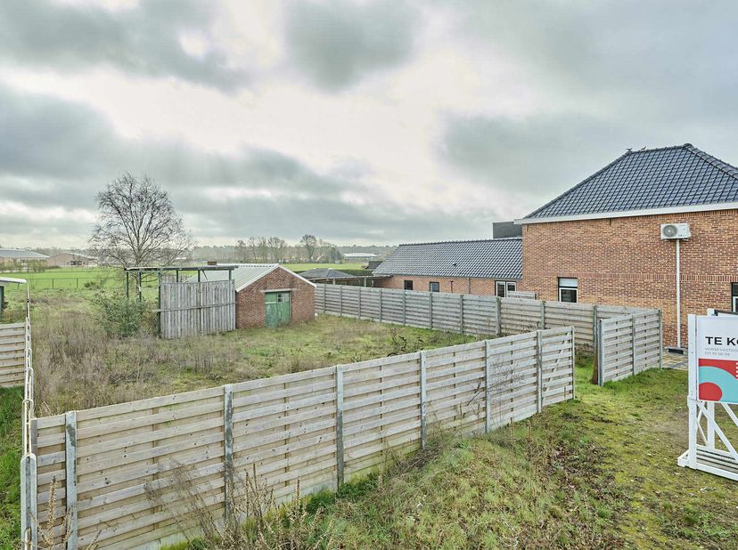 Royaal perceel bouwgrond van 11are 70ca voor een open bebouwing gelegen op het OOSTEN.<br />
Deze bouwgrond is uitermate geschikt voor een ruime vrijs
