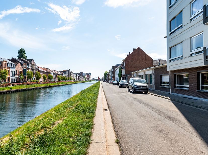 Vous êtes à la recherche d'un investissement ou d'un logement à vous dans un endroit de premier choix ? Ce studio à rafraîchir combine potentiel et em