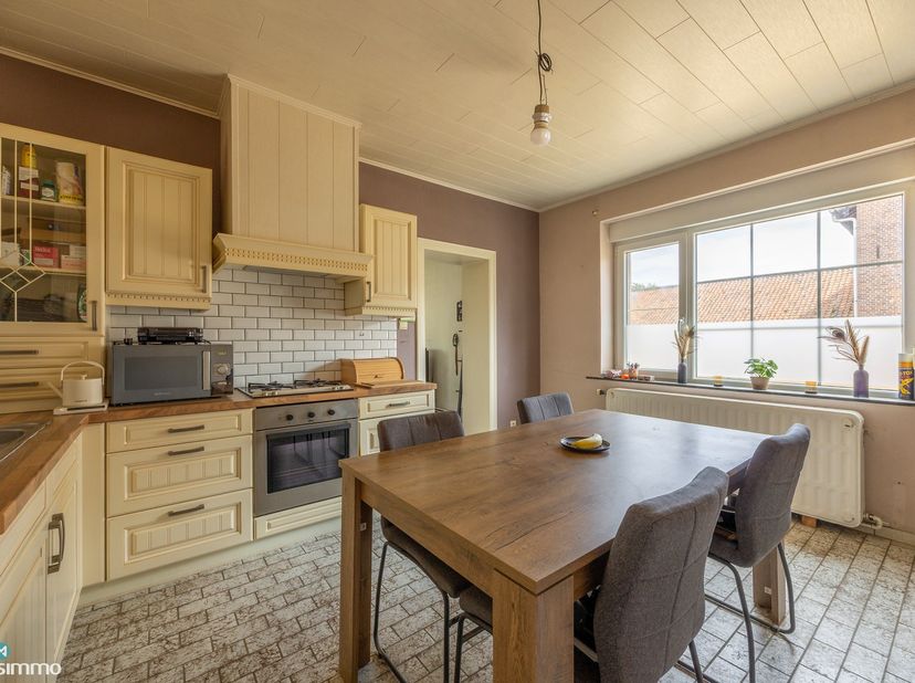LANDELIJKE GEZINSWONING MET (MOGELIJKHEID TOT) 3 SLAAPKAMERS EN TUIN MET VRIJSTAANDE GARAGE IN MILLEN (RIEMST)<br />
<br />
*** Bekijkt U deze woning