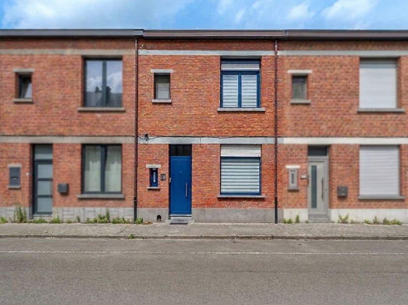 Zoek je een instapklare woning kopen in Mechelen? Deze goed onderhouden gezinswoning in de gegeerde Coloma wijk is volledig instapklaar — hier hoef je