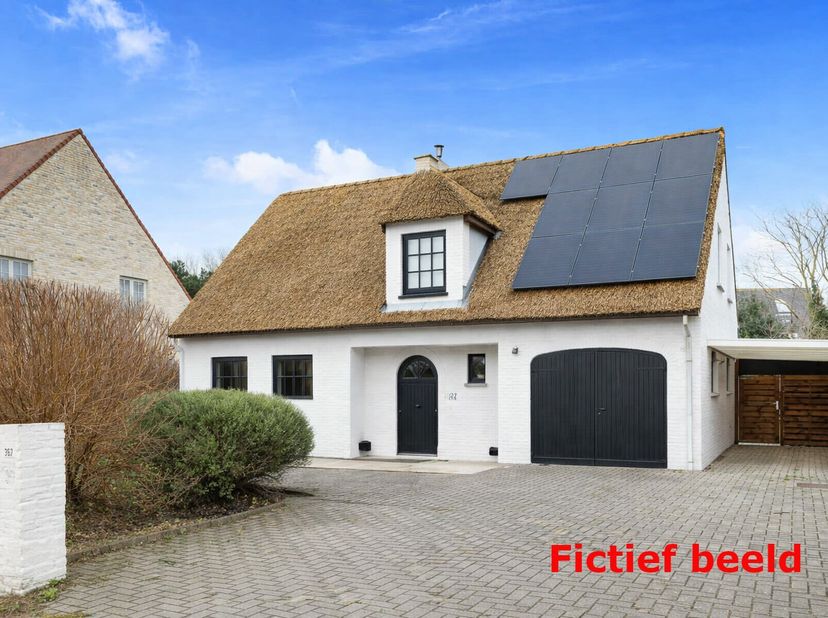 Deze stijlvolle villa is gelegen in Knokke-Heist, op wandelafstand van de zeedijk. Een uitzonderlijke combinatie van privacy, comfort en een uiterst g