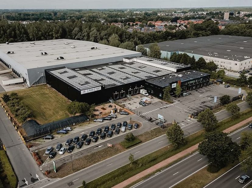 <br />
<br />
<br />
<br />
Hoogwaardig logistiek distributiecentrum te huur in Bornem<br />
Strategisch gelegen tussen Antwerpen en Brussel, langs de