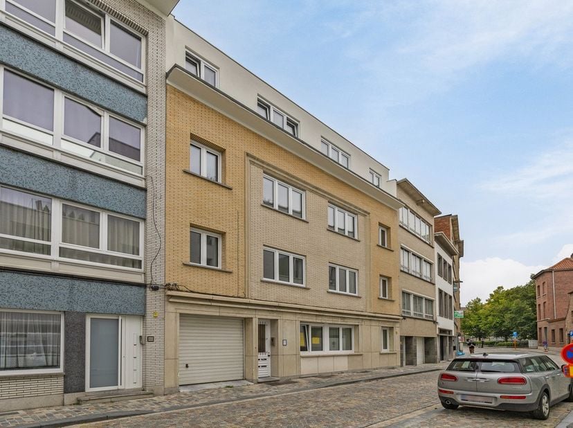 In een rustige omgeving, vlakbij het centrum van Mechelen, bevindt zich deze studio. U bevindt zich hier op wandelafstand van het centrum met winkels,
