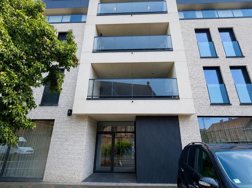 Appartement situé au centre de Staden, à proximité des commerces, restaurants et commodités quotidiennes. Cet appartement bénéficie dun agencement pra