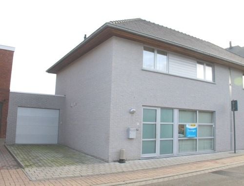                                         Maison à louer à Oostnieuwkerke, € 850
