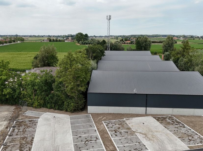 Op zoek naar een slimme investering of een nieuwe locatie voor je onderneming? <br />
Ontdek deze gloednieuwe KMO-units in Werken (Kortemark), strateg
