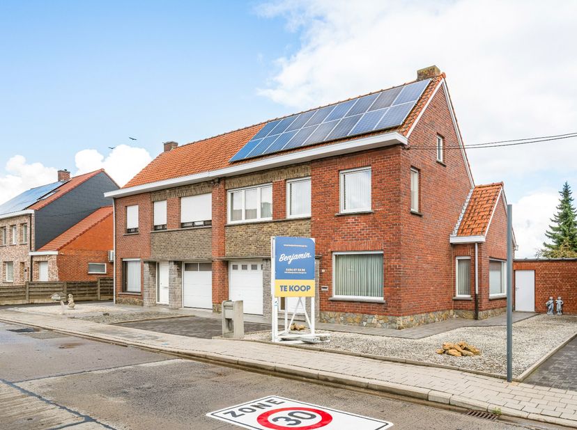 Huis te koop in Kortrijksestraat 193,
                    8890 Dadizele
