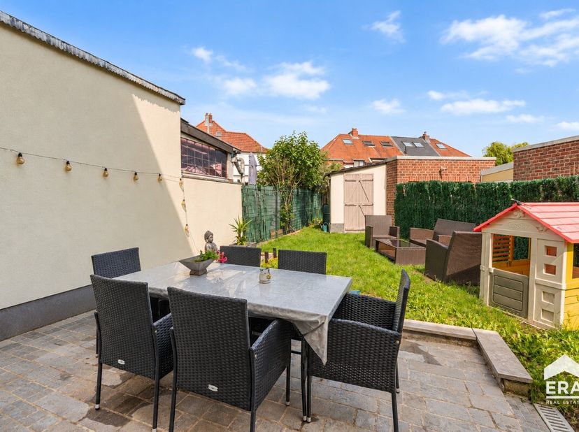 Huis te koop in Tuinwijk Zuun 23,
                    1600 Sint-Pieters-Leeuw