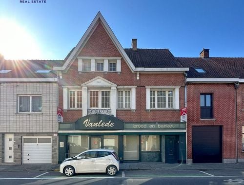                                         Bien commercial avec habitation à vendre à Wevelgem, € 280.000
