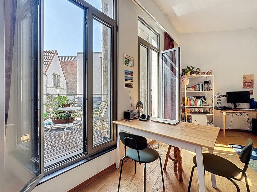 Charmant 1-slaapkamerappartement met terras in een rustige residentie, pal in het hart van Antwerpen.<br />
<br />
Dit gezellige appartement wordt nie