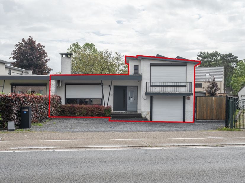 INSTAPKLARE GEZINSWONING - <br />
GEMEENTE LANAKEN – eerste afdeling, Maaseikersteenweg 114 - <br />
<br />
WONING HALFOPEN BEBOUWING, sectie B, numme