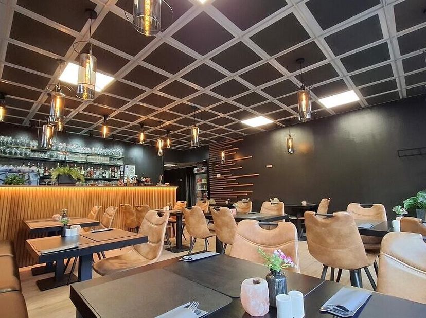 Pizza en Fast-food restaurant met TERRAS op een commerciele ligging in een door de Bruggelingen sterk gefrequenteerde winkelstraat.<br />
Gemakkelijk