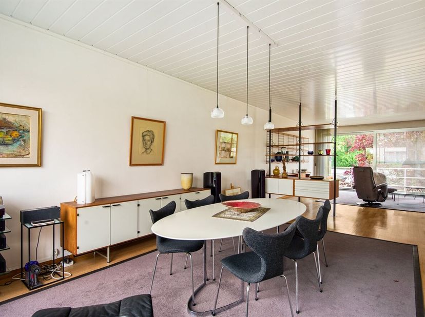 Maison de 2 chambres à coucher avec garage et grand jardin à vendre !<br />
Situation :<br />
Cette maison est située à Wilrijk, dans un endroit calme