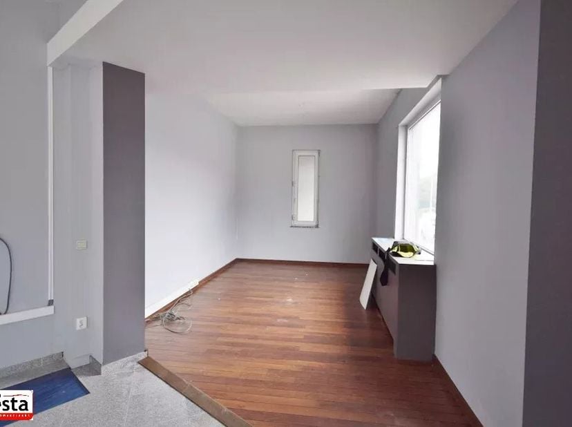 Bien professionnel à vendre
                    à 3440 Halle-Booienhoven
