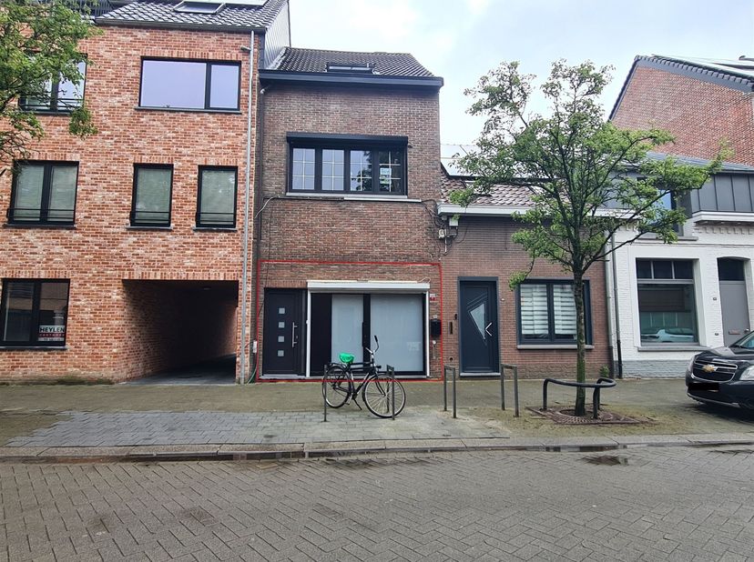 Handelspand met tal van mogelijkheden in centrum Turnhout<br />
<br />
Ligging: Het pand is gelegen in de Otterstraat, het verlengde naar de grote m