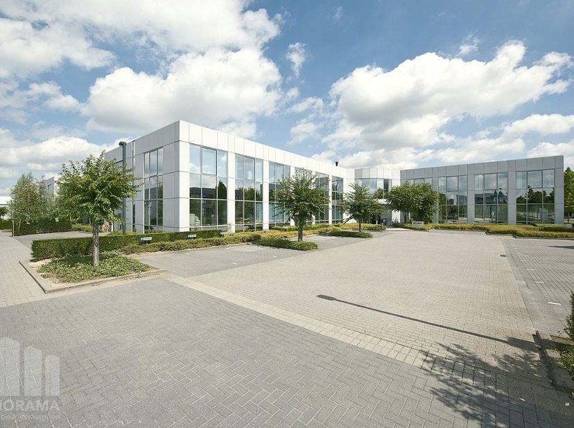 Kantoor van 686&amp;nbsp;m² te huur nabij de Leuvensesteenweg te Zaventem.<br />
Uitstekend gelegen, vlakbij de Leuvensesteenweg en op slechts 2 km van de