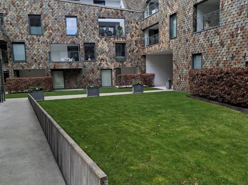 Cet appartement de 2 chambres prêt à emménager situé au premier étage est situé dans le cœur historique de Bruges et fait partie de la petite et calme