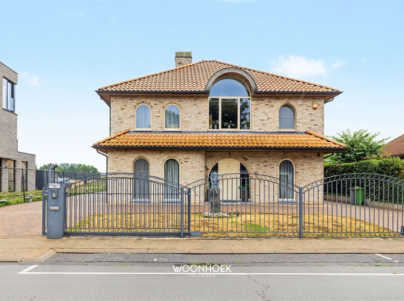 VILLA EXCLUSIVE AVEC VUE PANORAMIQUE À SINT-NIKLAAS<br />
<br />
Cette majestueuse maison de maître située à Sint-Niklaas se présente comme un vérit