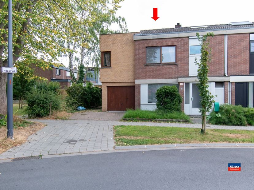 WILLEBROEK | MAISON SEMI-INDIVIDUELLE SITUÉE AU CALME, COMPRENANT QUATRE CHAMBRES, UN GARAGE, UNE ALLÉE ET UN JARDIN, SUR UNE SUPERFICIE TOTALE DE 309