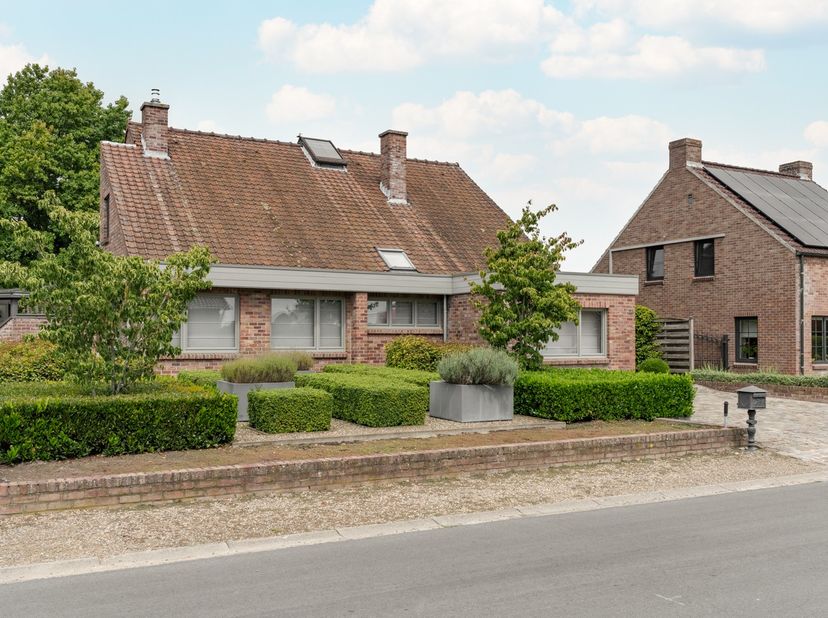 NIEUW TE KOOP in KAULILLE: Energiecorrecte (EPC B), goed onderhouden, sfeervolle &amp;amp; lichtrijke 3-4 slaapkamerwoning met vernieuwde leefkeuken, 2 wa
