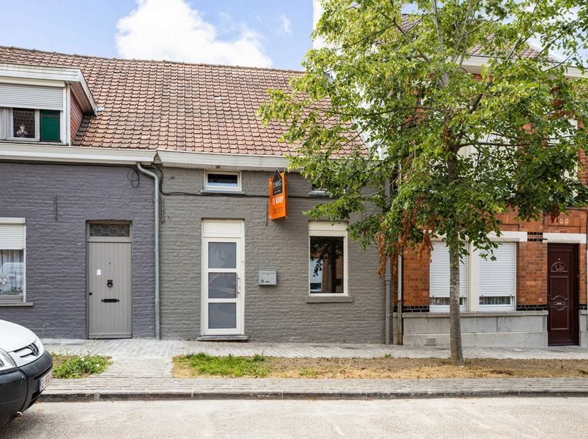 Knusse, instapklare rijwoning op wandelafstand van het centrum<br />
<br />
Deze verzorgde, instapklare rijwoning is gunstig gelegen op wandelafstand