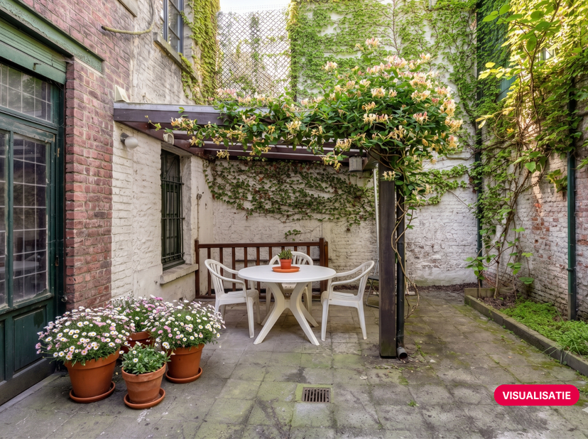 Prachtige herenwoning (voormalig advocatenkantoor) te koop in Sint-Jans-Molenbeek<br />
<br />
Bent u op zoek naar een ruim pand met karakter en tallo