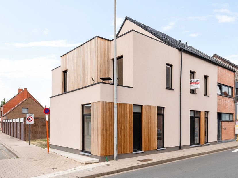 Gerenoveerde gezinswoning met 2 slaapkamers en stadstuin<br />
<br />
Deze gerenoveerde gezinswoning met 2 slaapkamers is een interessante opportuni