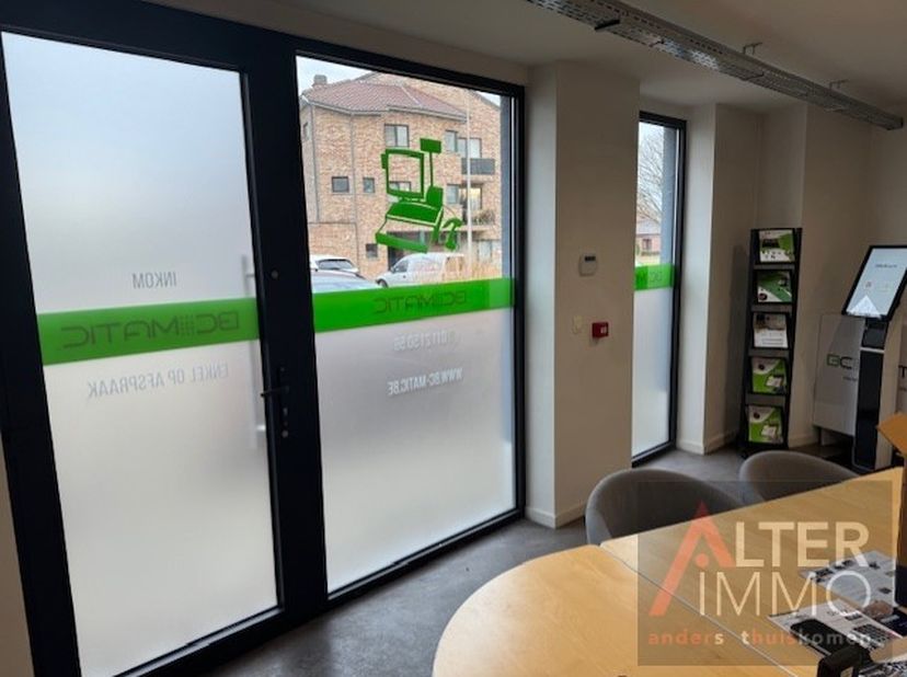 Gerenoveerd kantoor ca. 60m² in bedrijfspand op top locatie!<br />
<br />
Deze gelijkvloerse kantoorruimte bevindt zich in een ruim kantoorgebouw gele