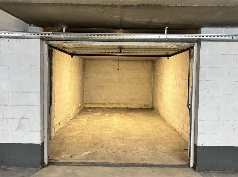 Wil jij jouw auto, motor of oldtimer graag veilig kunnen stallen? Of zoek je extra opslag? Deze afgesloten garagebox, die bevindt zich in het Merodece