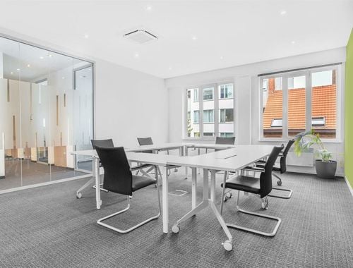                                         Immeuble de bureaux à louer à Antwerpen, € 751
