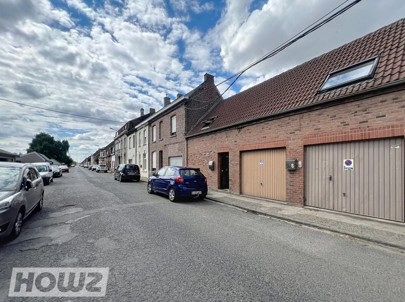 Situé au 1er étage dune petite résidence bien entretenue, cet appartement lumineux de 55 m² est une belle opportunité pour une personne seule ou un co
