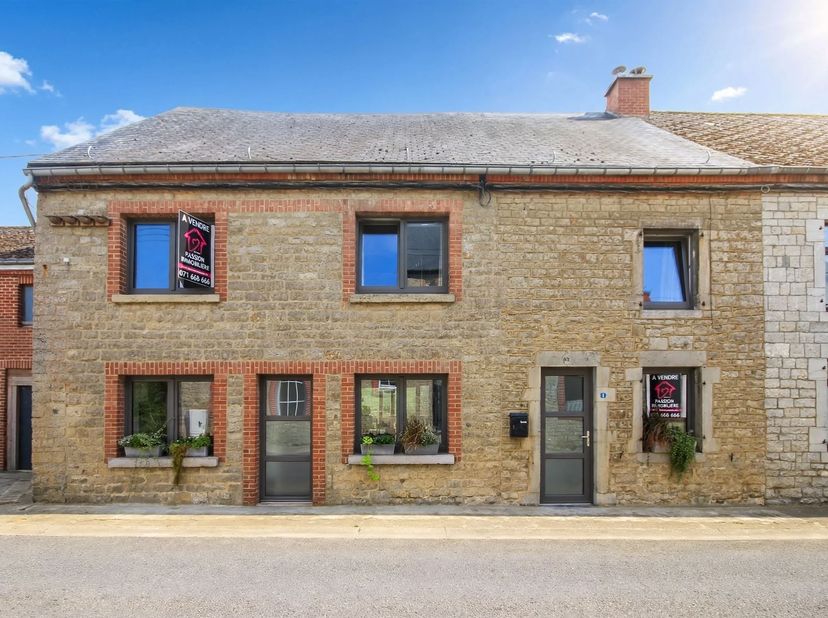 Maison à vendre à ,
                    5680 Romerée