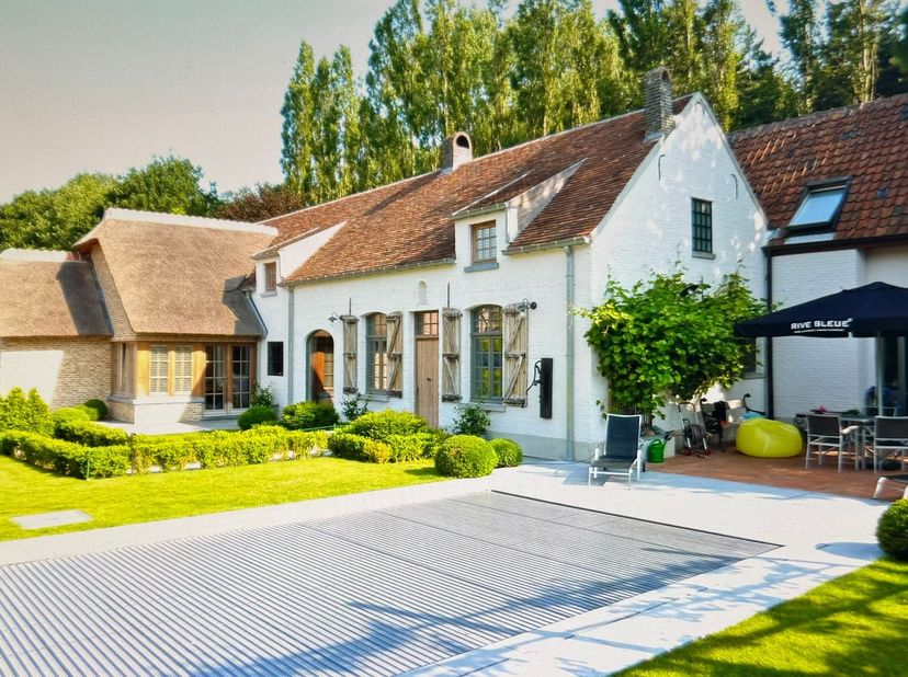 Authentieke hoeve met zwembad op toplocatie aan het Tivolipark<br />
<br />
Op een unieke ligging aan het Tivolipark bevindt zich deze volledig omhein