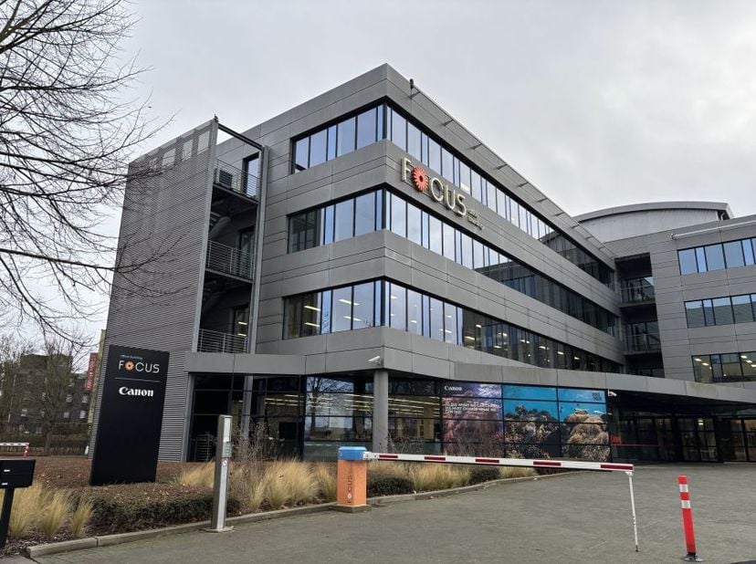 Bureaux à Louer à Diegem : Espaces de travail modernes dans la zone de l’aéroport de Bruxelles. À partir de 576 m². Bâtiment rénové avec plafond clima