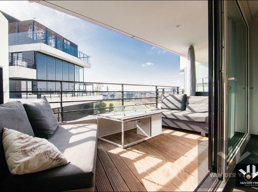 Knap afgewerkt 2-slaapkamerappartement met zonnig terras en zicht op het water<br />
<br />
Troeven:<br />
<br />
	Topligging in Zuidzicht 4 aan de Bl