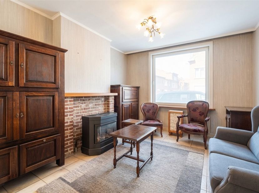 Rustig wonen in het centrum van Zwijndrecht? Dat kan. Deze charmante ruime en aangename woning met mooie tuin en garage (20m², met extra opbergzolder